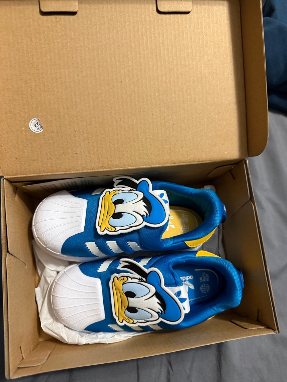 adidas Kids Blue and White Donald Duck Slip-On Sneakers size 9K